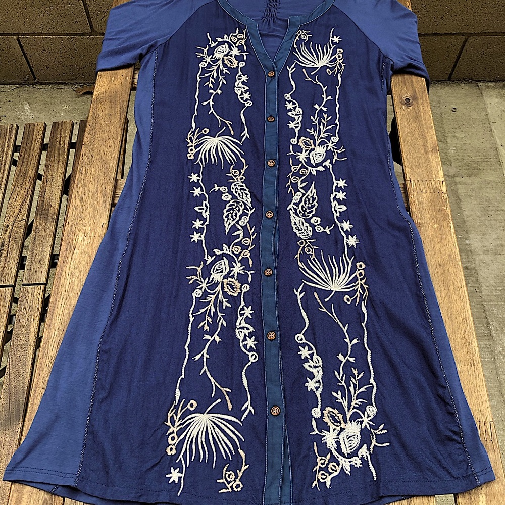 Tiny (Anthropology brand)
Beautiful embroidery Dress Size S